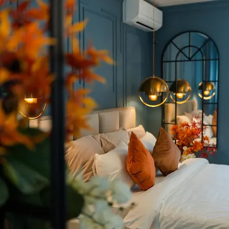 Opal Gem In Old Town